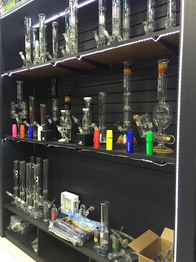 Vaporizer Store «Happy Rock Smoke Shop», reviews and photos, 334 NE 72nd St, Kansas City, MO 64118, USA