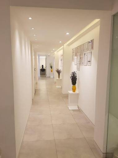 عيادة طب الأسنان أدارش - Adarsh dental Clinic