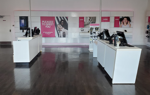 Cell Phone Store «T-Mobile», reviews and photos, 1 N Hawkins Ave, Akron, OH 44313, USA