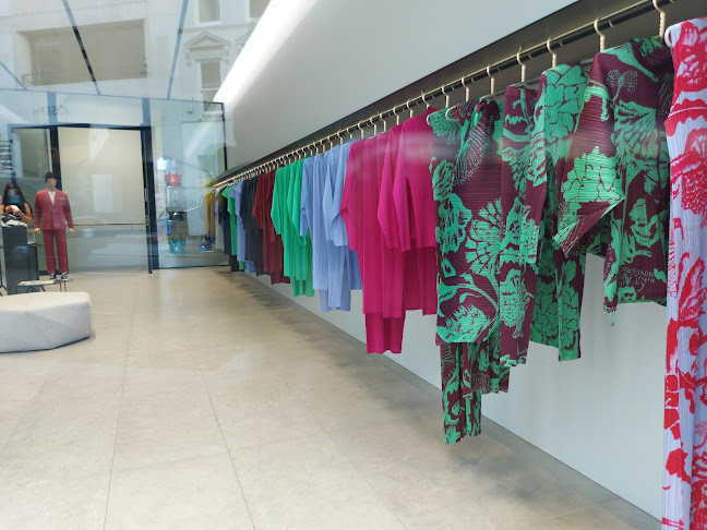 Reviews of ISSEY MIYAKE / LONDON 10 BROOK in London - Clothing store