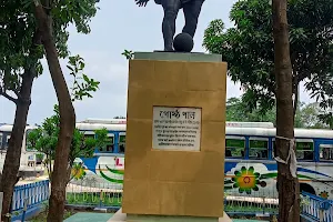 Statue of Gostho Paul image