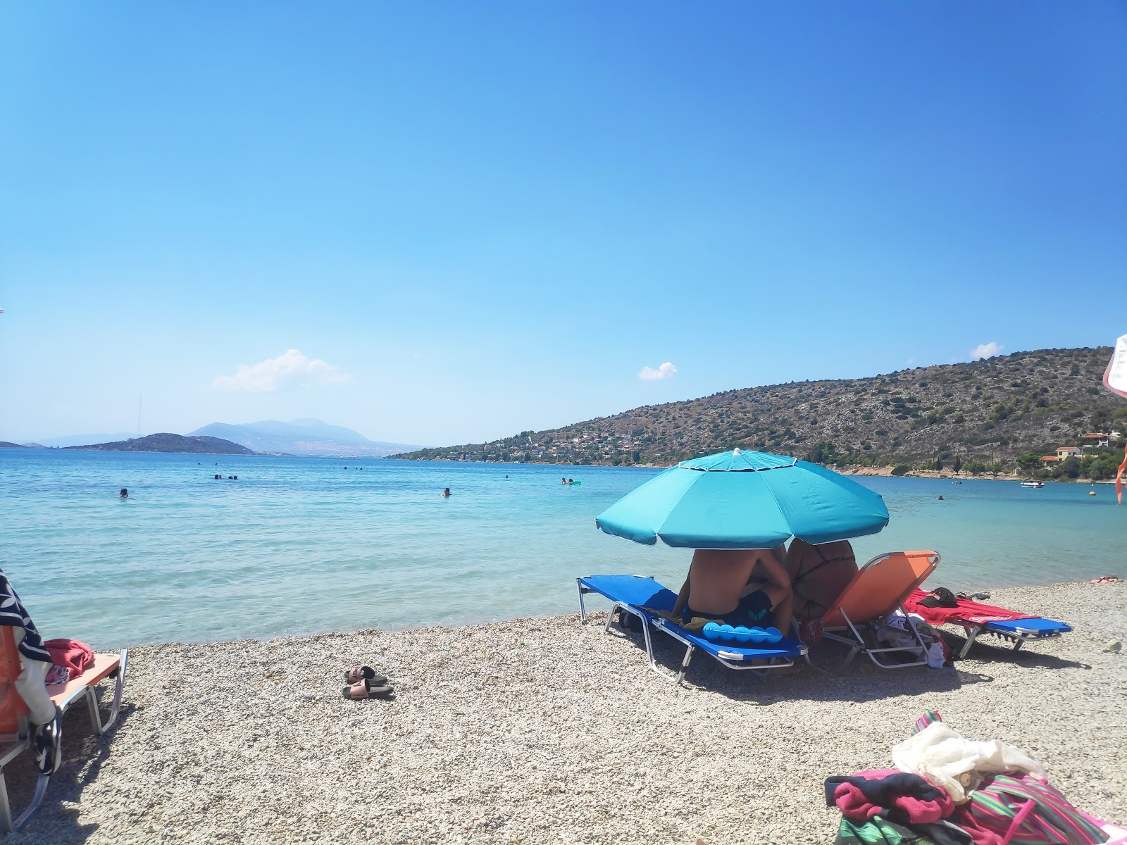 Fotografie cu Paralia Agios Georgios cu nivelul de curățenie înalt