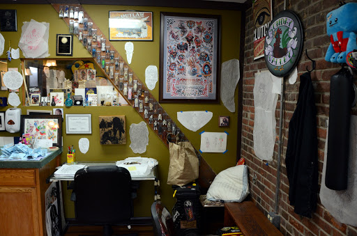 Tattoo and Piercing Shop «Bleed Blue Tattoo & Piercing», reviews and photos, 527 S Upper St, Lexington, KY 40508, USA