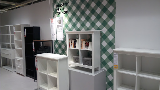 Custom-made shelves Barcelona