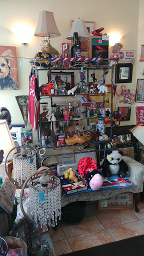 Thrift Store «Thrifty Nickel Tampa Thrift Store Re-Sale», reviews and photos, 7706 W Hillsborough Ave, Tampa, FL 33615, USA