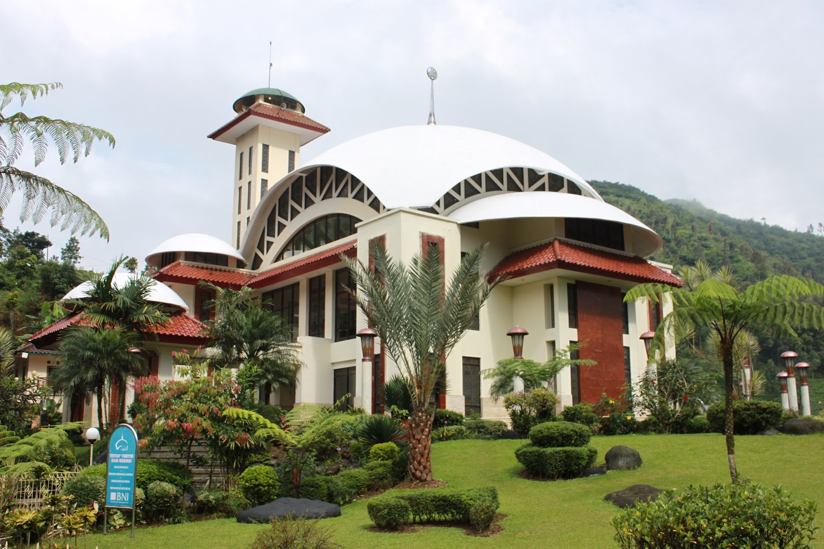 Masjid Atta'awun Puncak Photo