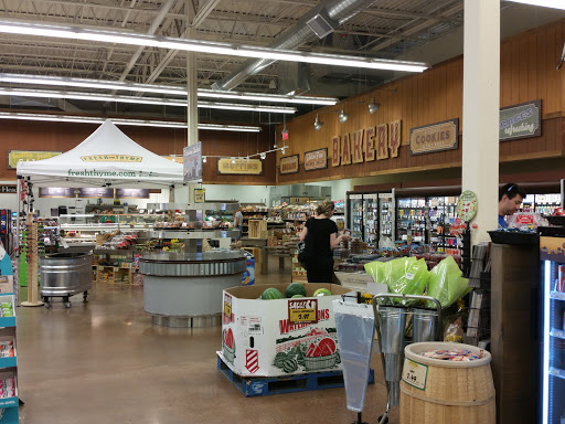 Grocery Store «Fresh Thyme Farmers Market- W. Des Moines», reviews and photos, 2900 University Ave, West Des Moines, IA 50266, USA