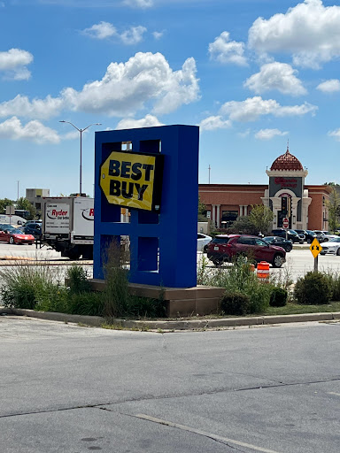 Electronics Store «Best Buy», reviews and photos, 2401 N Mayfair Rd, Wauwatosa, WI 53226, USA