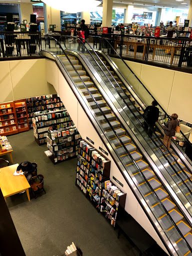 Barnes & Noble image