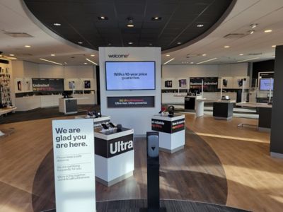 Cell Phone Store «Verizon», reviews and photos, 3159 S Rochester Rd, Rochester Hills, MI 48307, USA