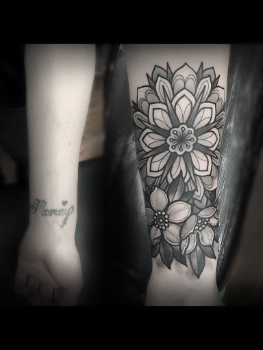 Tattoo Shop «Paradox Tattoo», reviews and photos, 19102 WA-410, Bonney Lake, WA 98391, USA