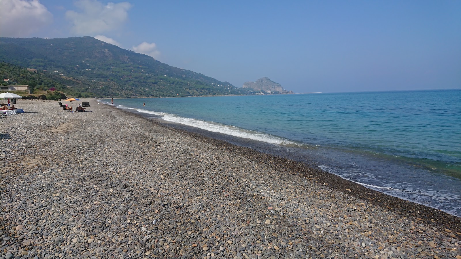 Foto di Spiaggia degli Uccelli con una superficie del sabbia grigia e ciottoli