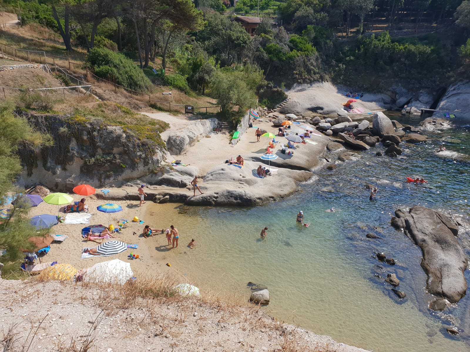 Foto af Cotoncello's Beach med små multibays