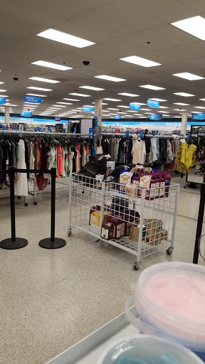 Clothing Store «Ross Dress for Less», reviews and photos, 20519 S Dixie Hwy, Cutler Bay, FL 33189, USA