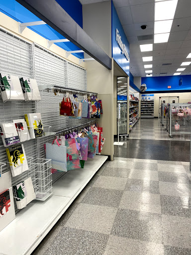 Clothing Store «Ross Dress for Less», reviews and photos, 701 N Milwaukee Ave, Vernon Hills, IL 60061, USA