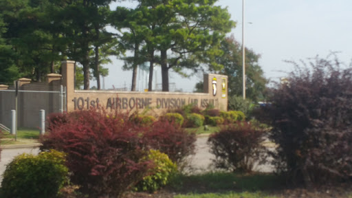 Army & Navy Surplus Shop «US Patriot Tactical», reviews and photos, 16298 Fort Campbell Blvd, Oak Grove, KY 42262, USA