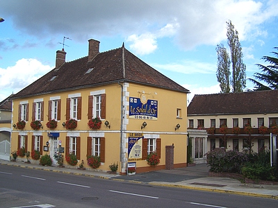Logis Hôtel Restaurant Gastronomique Le Soleil D'or à Montigny-la-Resle