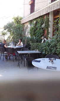 Atmosphère du Restaurant Caviste La Fontaine à Villars - n°9