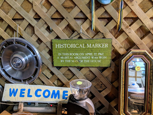 Flea Market «Red Barn Flea Market Auction», reviews and photos, 3381 Kings Hwy, Colonial Beach, VA 22443, USA