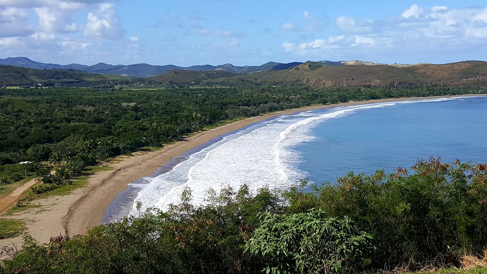 Foto de Roche Percee Beach - lugar popular entre os apreciadores de relaxamento