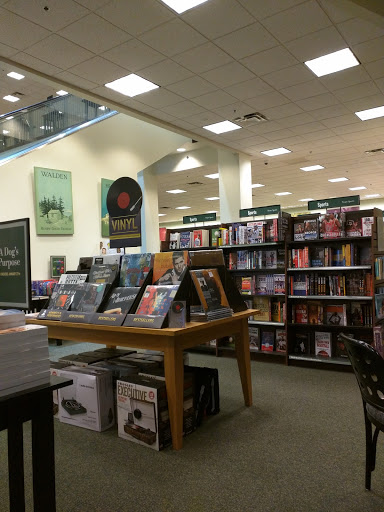 Book Store «Barnes & Noble», reviews and photos, 728 Waukegan Rd, Deerfield, IL 60015, USA