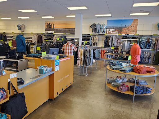 Clothing Store «Eddie Bauer Outlet», reviews and photos, 1111 N Roosevelt Dr #100, Seaside, OR 97138, USA
