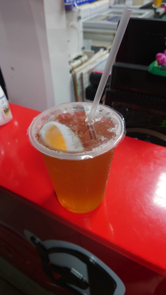 桃園必喝飲料：日出客棧茶飲-小農鮮奶/日出紅 茶/紅茶拿鐵/麥茶/宵夜手搖飲「深夜食堂飲品」（桃園大連店) 的照片