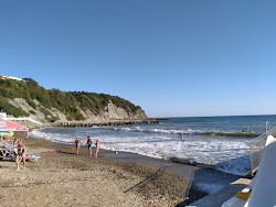 Photo de Golubaya Bukhta beach entouré de montagnes