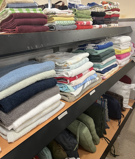 Thrift Store «Thrift 2 Gift», reviews and photos, 900 E Chatham St, Cary, NC 27511, USA