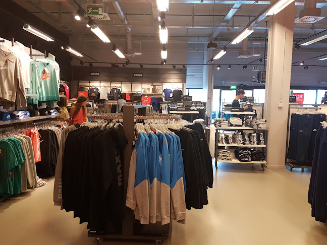 Rezensionen über Nike Factory Store Aubonne in Nyon - Sportgeschäft