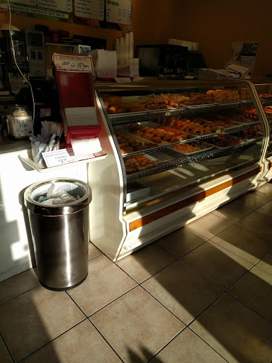 Donut Shop «Hole In One Donut 3», reviews and photos, 14406 N Florida Ave, Tampa, FL 33613, USA