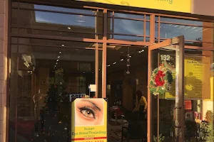 Susan Eyebrow Threading and Waxing image