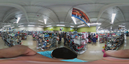 Thrift Store «Goodwill Store & Donation Center in Evanston», reviews and photos, 1916B Dempster St, Evanston, IL 60202, USA