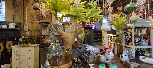 Home Goods Store «Red Tree Furniture», reviews and photos, 701 E Market St, Louisville, KY 40202, USA