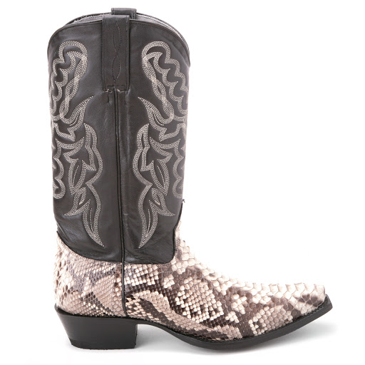 Shoe Store «Arrowsmith Shoes», reviews and photos, 5250 Old Orchard Rd #300, Skokie, IL 60077, USA