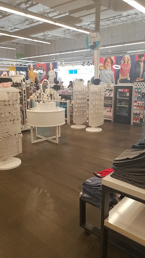 Clothing Store «Old Navy», reviews and photos, 3581 N Freeway Blvd, Sacramento, CA 95834, USA