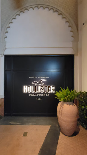 Clothing Store «Hollister Co.», reviews and photos, 647 Spectrum Center Dr, Irvine, CA 92618, USA