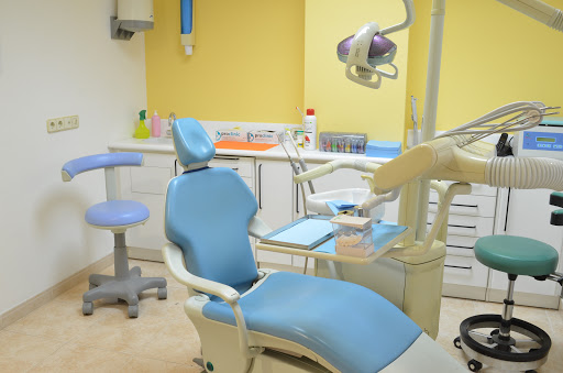 Dentist Artés en Palamós, Girona
