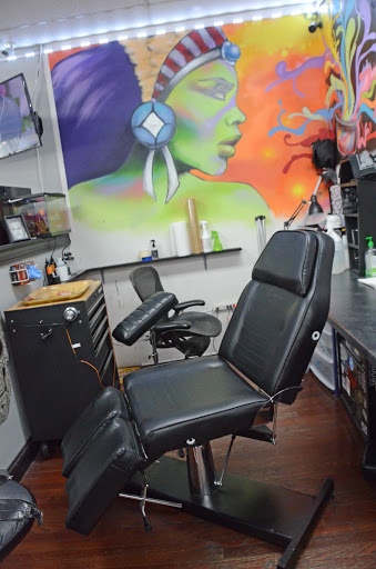 Tattoo Shop «Chi-Town Effects Tattoo», reviews and photos, 419 S Lake St, Aurora, IL 60506, USA