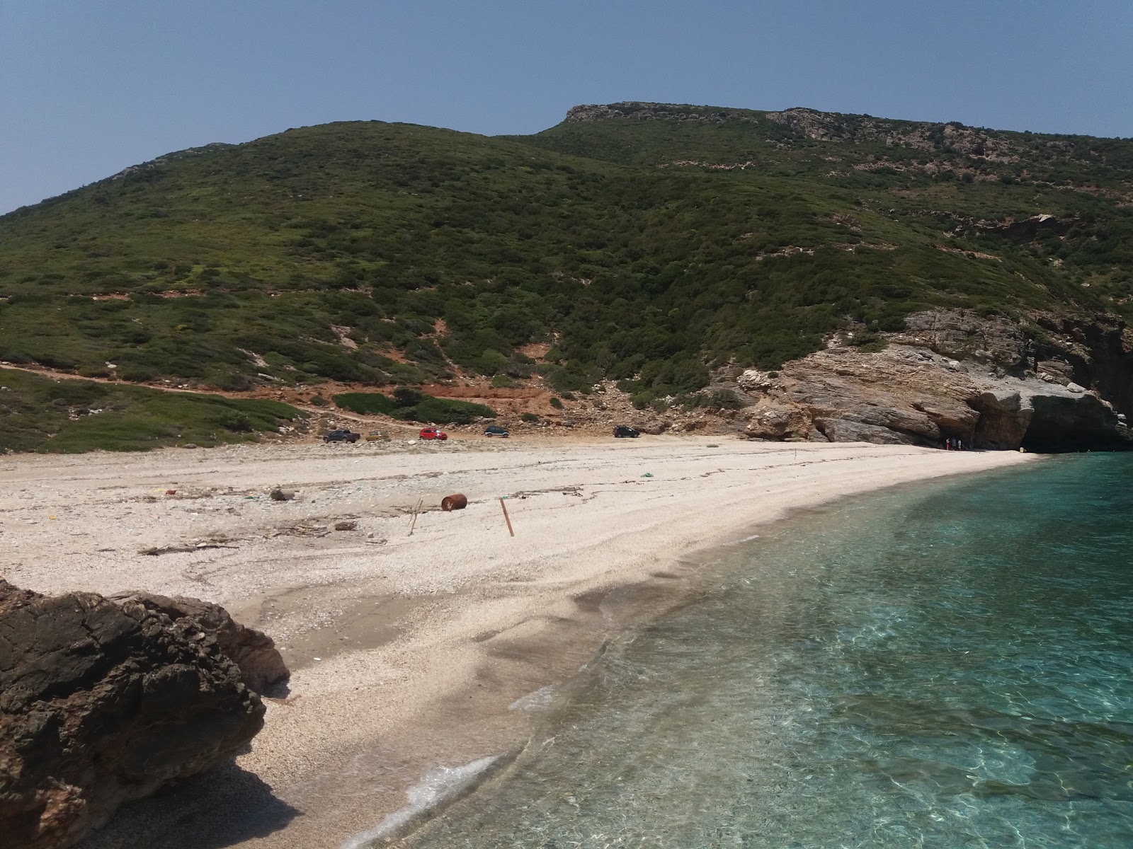 Fotografie cu Varellaioi beach cu nivelul de curățenie înalt