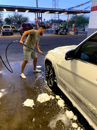Dynamite Car Wash en Tucson