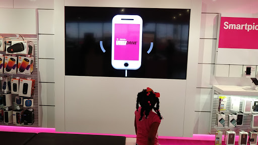 Cell Phone Store «T-Mobile», reviews and photos, 1606 N Dixie Hwy, Elizabethtown, KY 42701, USA
