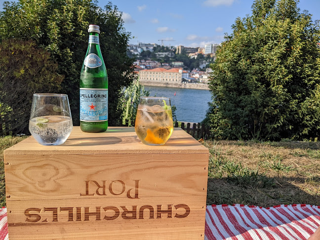 Comentários e avaliações sobre o Churchill's 1982 Garden Bar