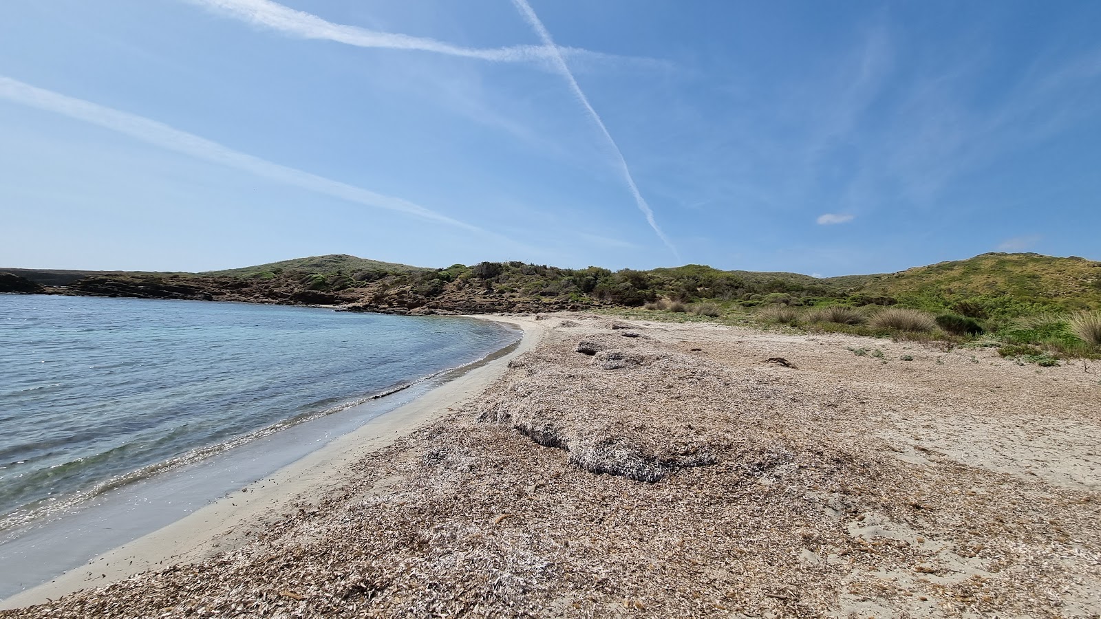 Zdjęcie Cala Tamarells del Nord położony w naturalnym obszarze