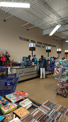 Thrift Store «Goodwill Store & Donation Center», reviews and photos, 1521 Lee St, Des Plaines, IL 60018, USA