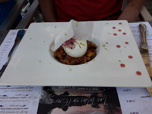 Photo n°4 de Les tables de l’étang à Montagny-les-Lanches ()