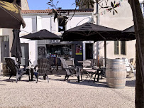 Atmosphère du Restaurant Brasserie Au Marché à Marennes-Hiers-Brouage - n°2