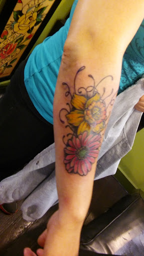 Tattoo Shop «Idle Hands Tattoo & Piercing», reviews and photos, 929 W Douglas Ave, Wichita, KS 67213, USA