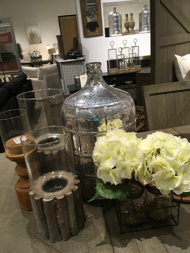 Furniture Store «Ashley HomeStore», reviews and photos, 6560 20th St, Vero Beach, FL 32966, USA