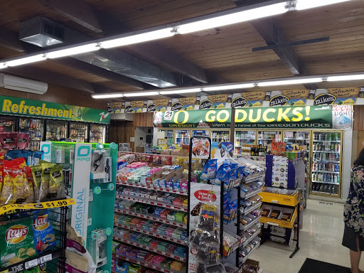 Grocery Store «Aumsville Supermarket(Stop N Save)», reviews and photos, 210 Main St, Aumsville, OR 97325, USA